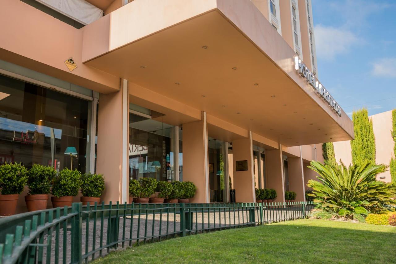 Hotel Libertador Тандил Экстерьер фото