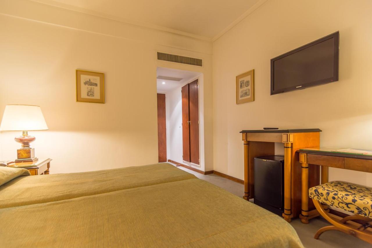 Hotel Libertador Тандил Экстерьер фото
